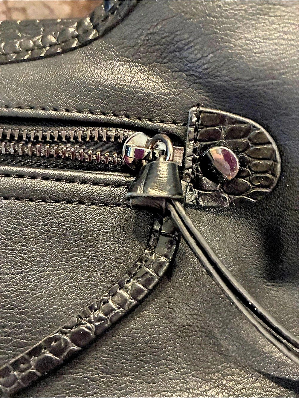 Simply Vera Wang Black Shoulder Bag hobo style - Picture 3 of 4